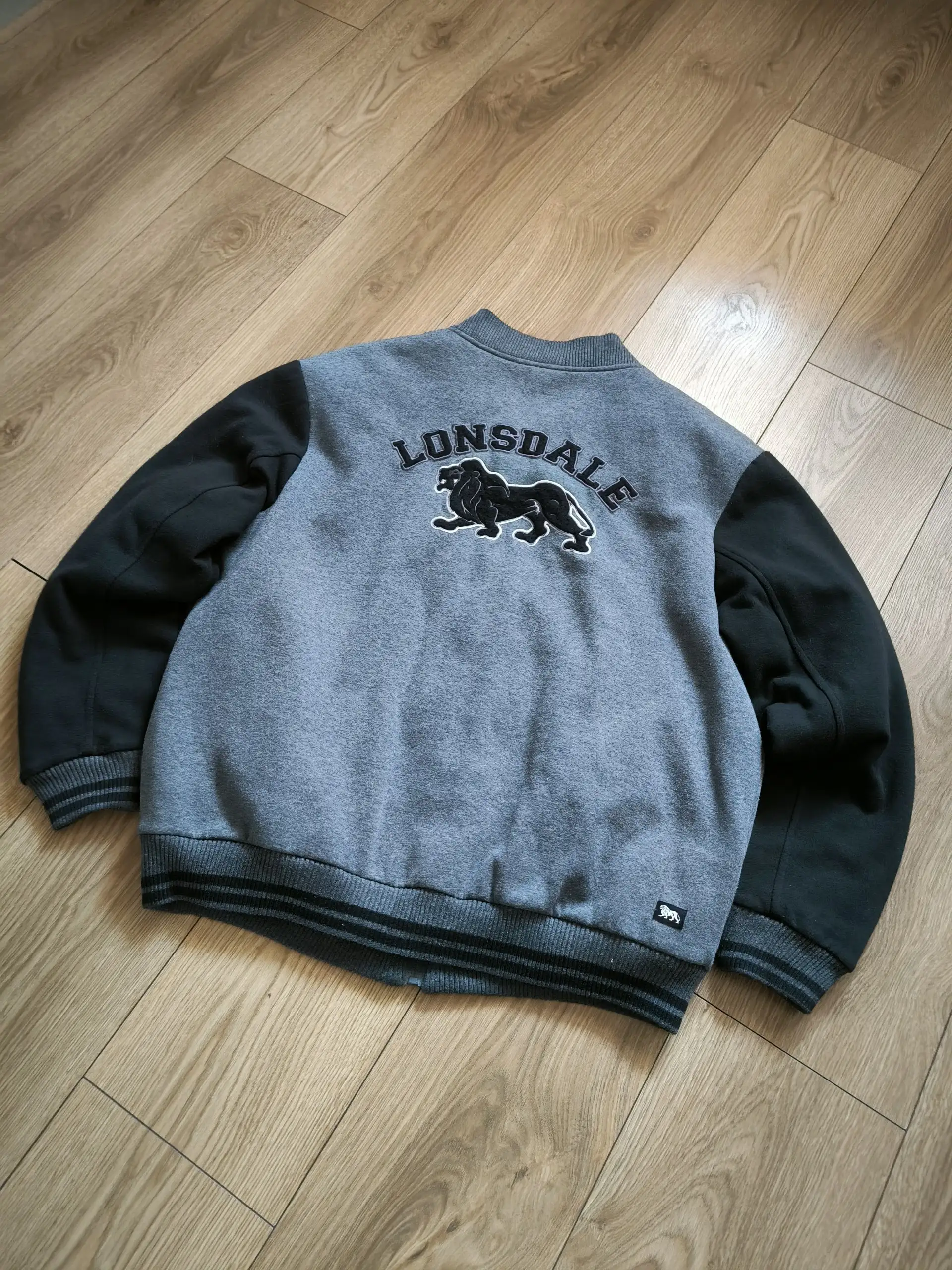 Продажа одежды: кофта и бомбер - Одежда в Краснодар