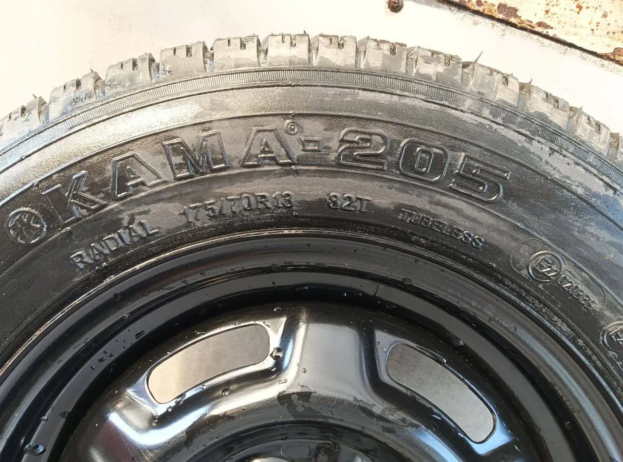 Продам колесо на летней резине 13R - Шины и диски (Авто) в Краснодар