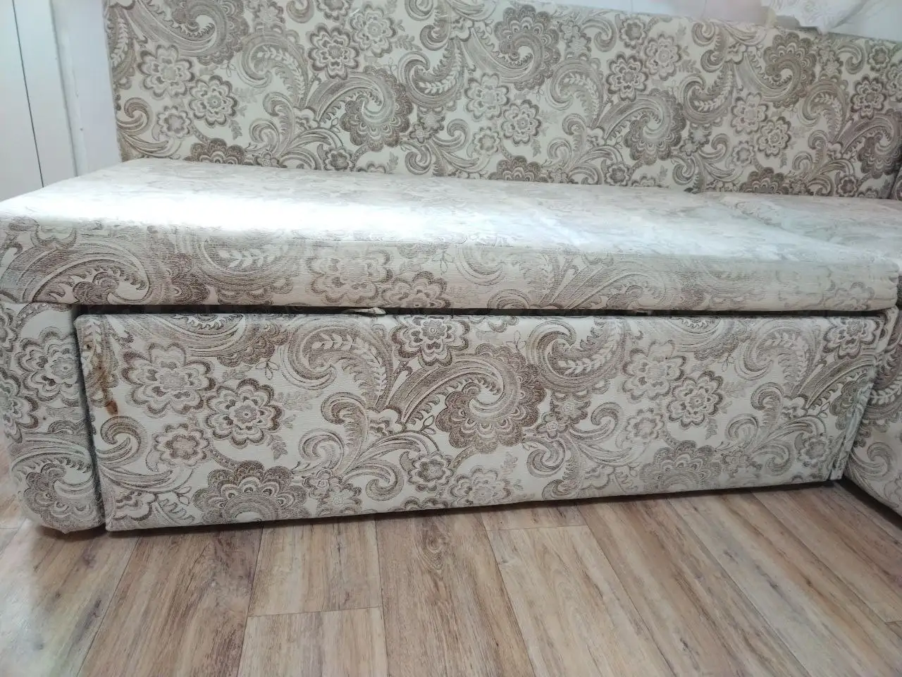 Угловой диван бесплатно - Мебель (Для дома и дачи) в Краснодар