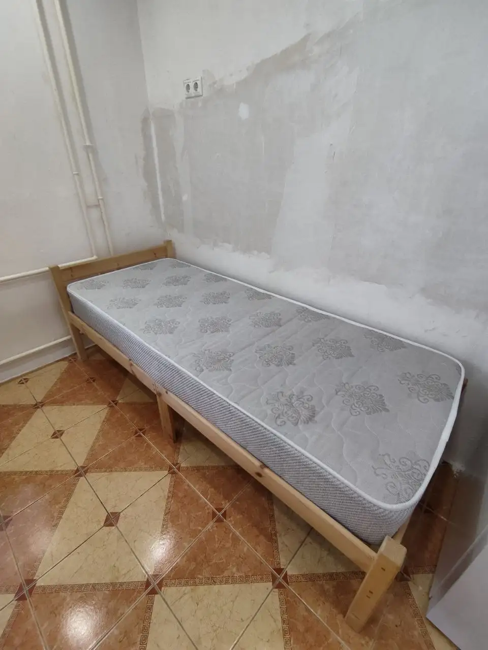 Кровать + матрас 80/200 - null (Барахолка) в Краснодар