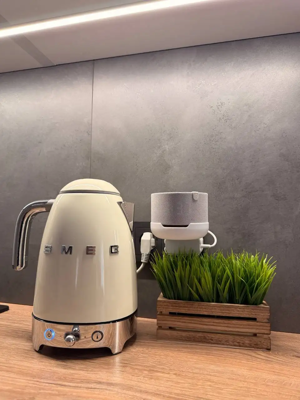 Чайник SMEG кремовый 1,7л - Мелкая кухонная техника (Электроника) в Краснодар