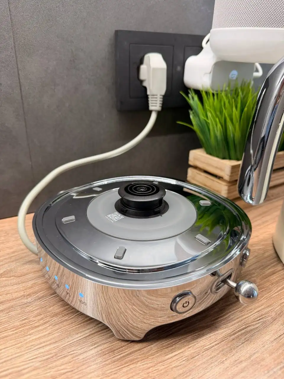 Чайник SMEG кремовый 1,7л - Мелкая кухонная техника (Электроника) в Краснодар