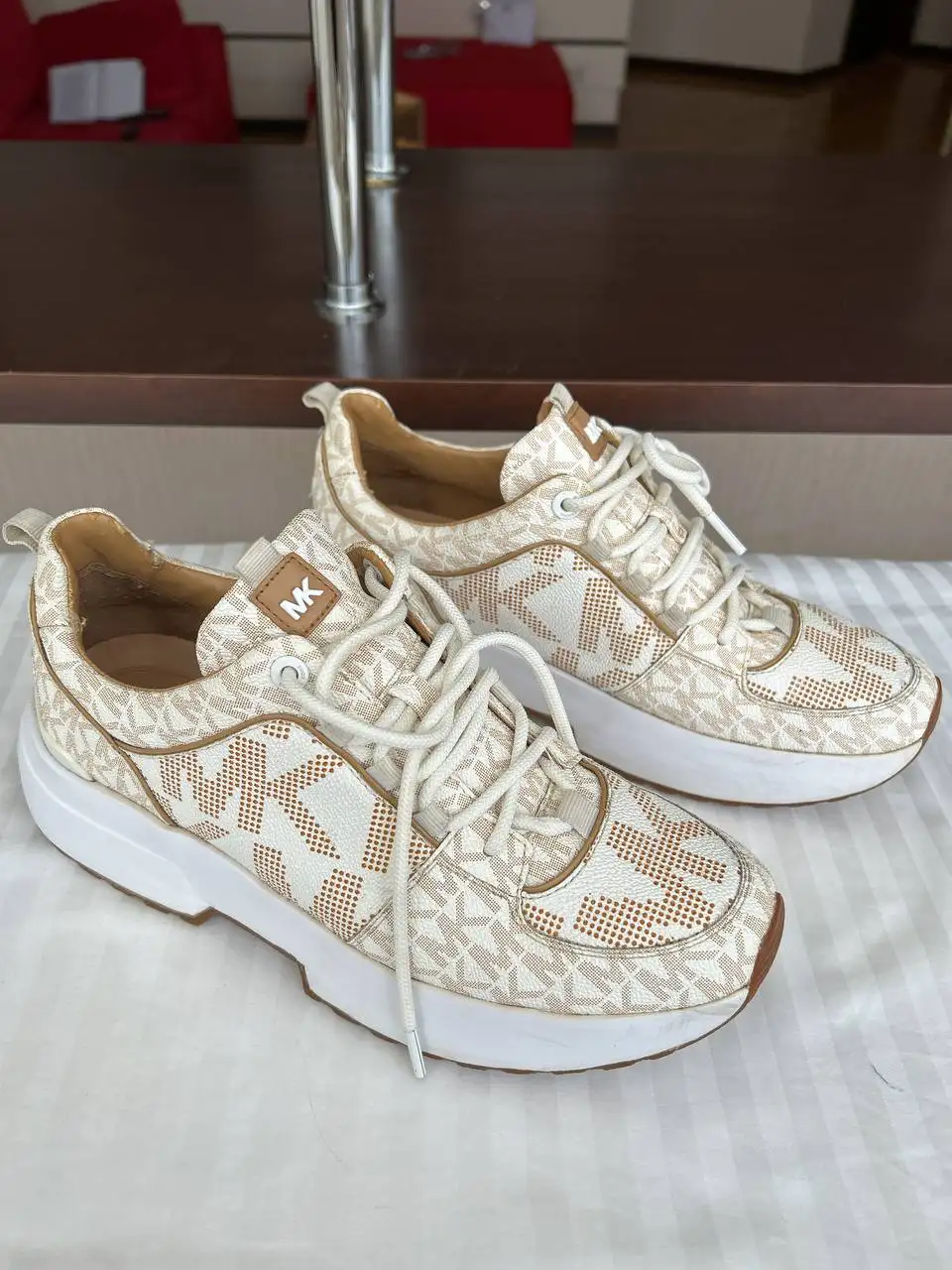 Кроссовки Michael Kors женские кремовые - Обувь (Одежда) в Краснодар