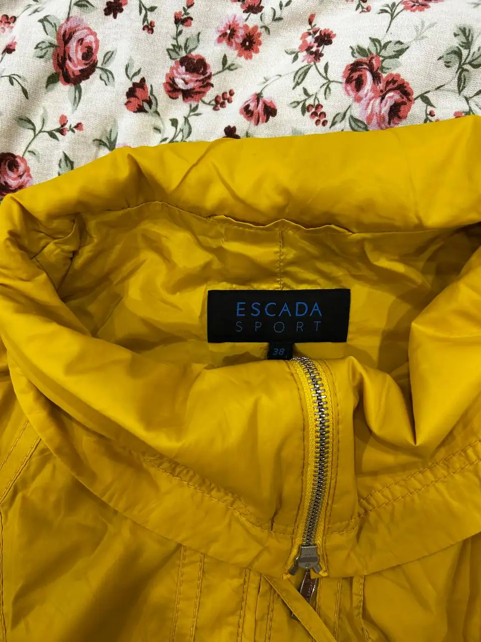 Продаю куртку Escada 42 размер - Верхняя одежда (Одежда) в Краснодар
