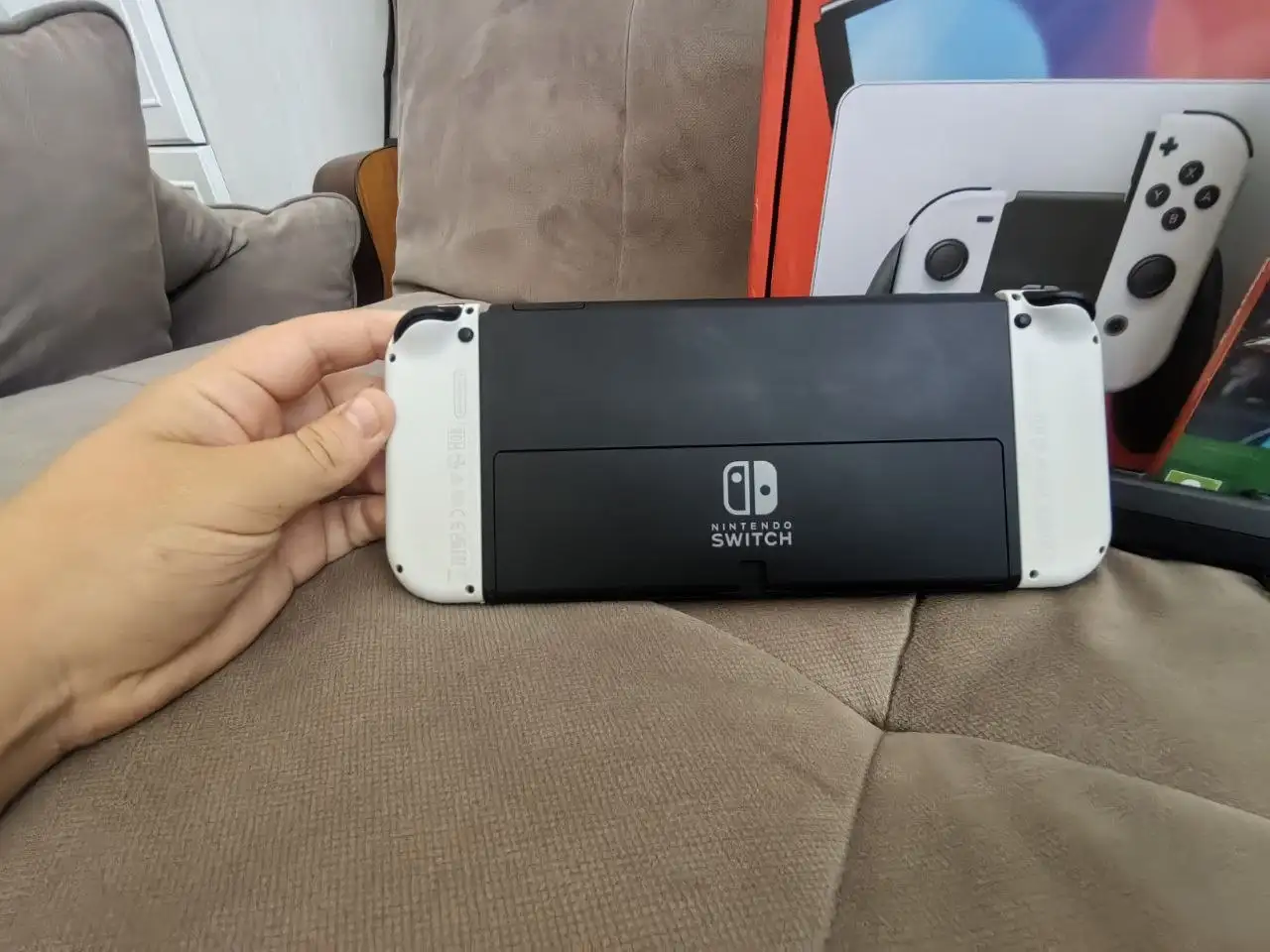 Nintendo Switch OLED 64GB с FIFA24 и аккаунтом, идеальное состояние - Игровые приставки (Электроника) в Краснодар
