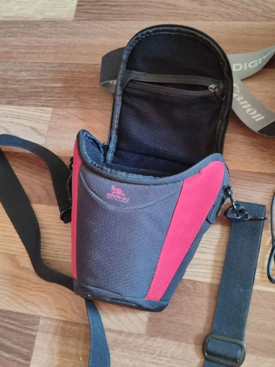 Продам фото комплект Canon 1300D + Helios - Фототехника (Электроника) в Краснодар