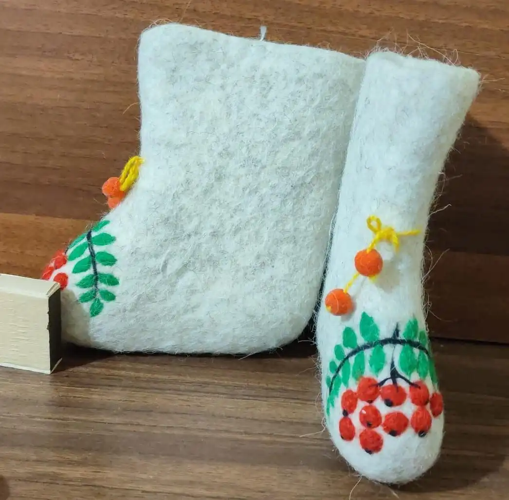 Продам детские валенки новые