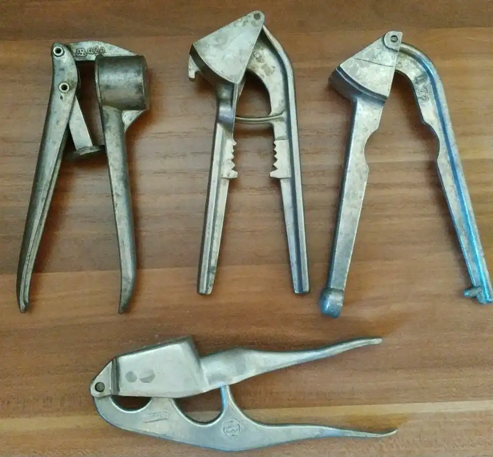 Продам чеснокодавилку времён СССР