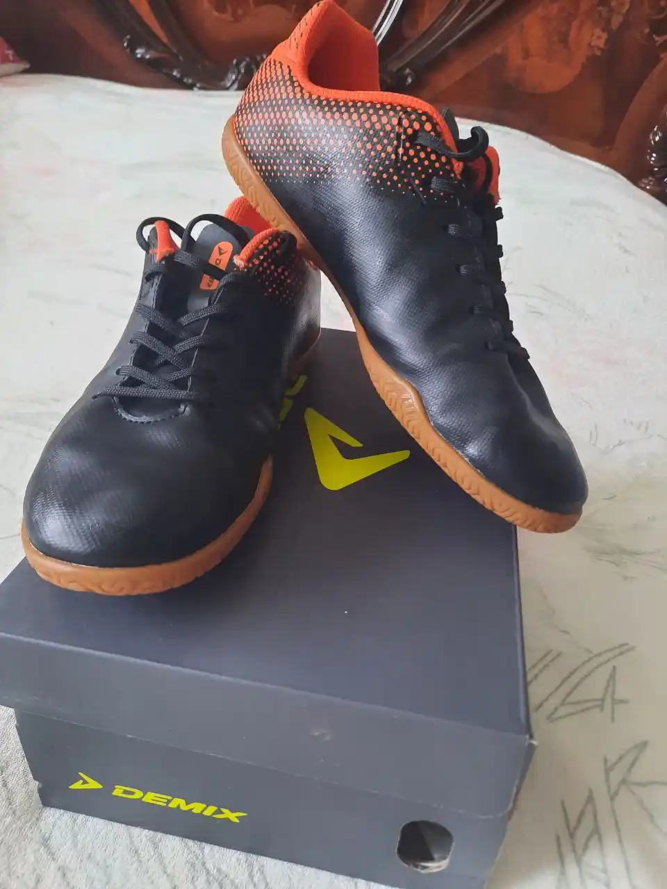 Продам бутсы для футбола