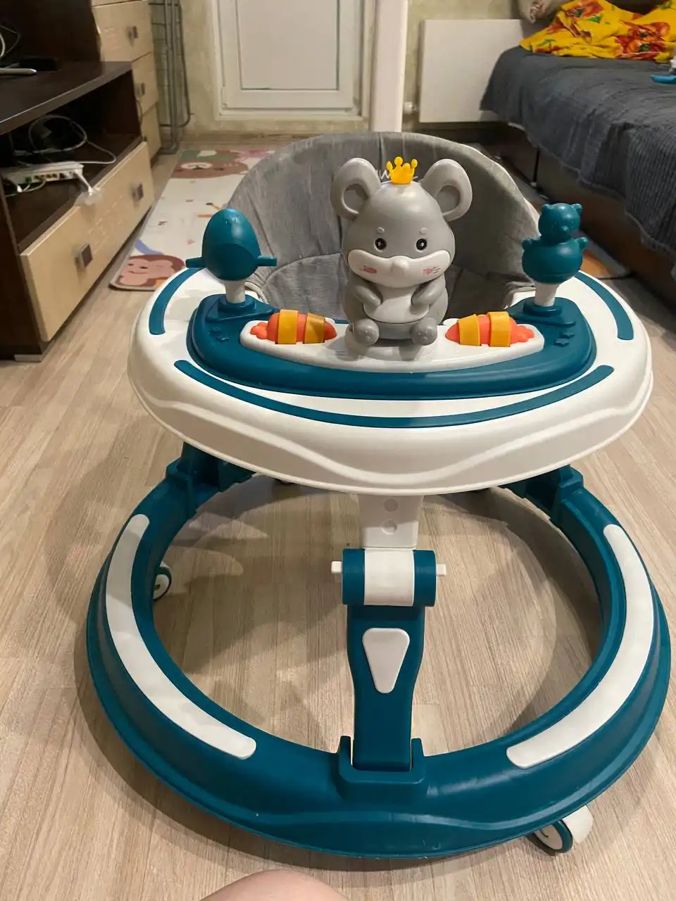 Продам ходунки с подсветкой и музыкой