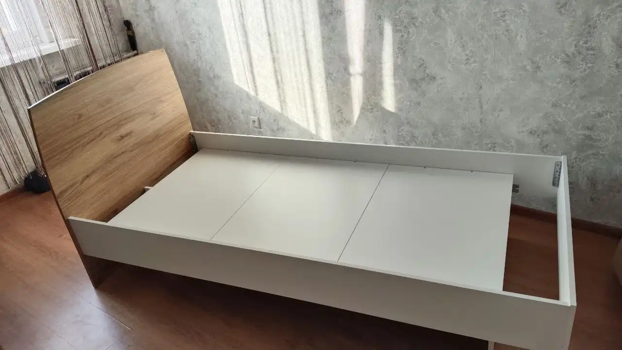 Продам кровать с матрасом