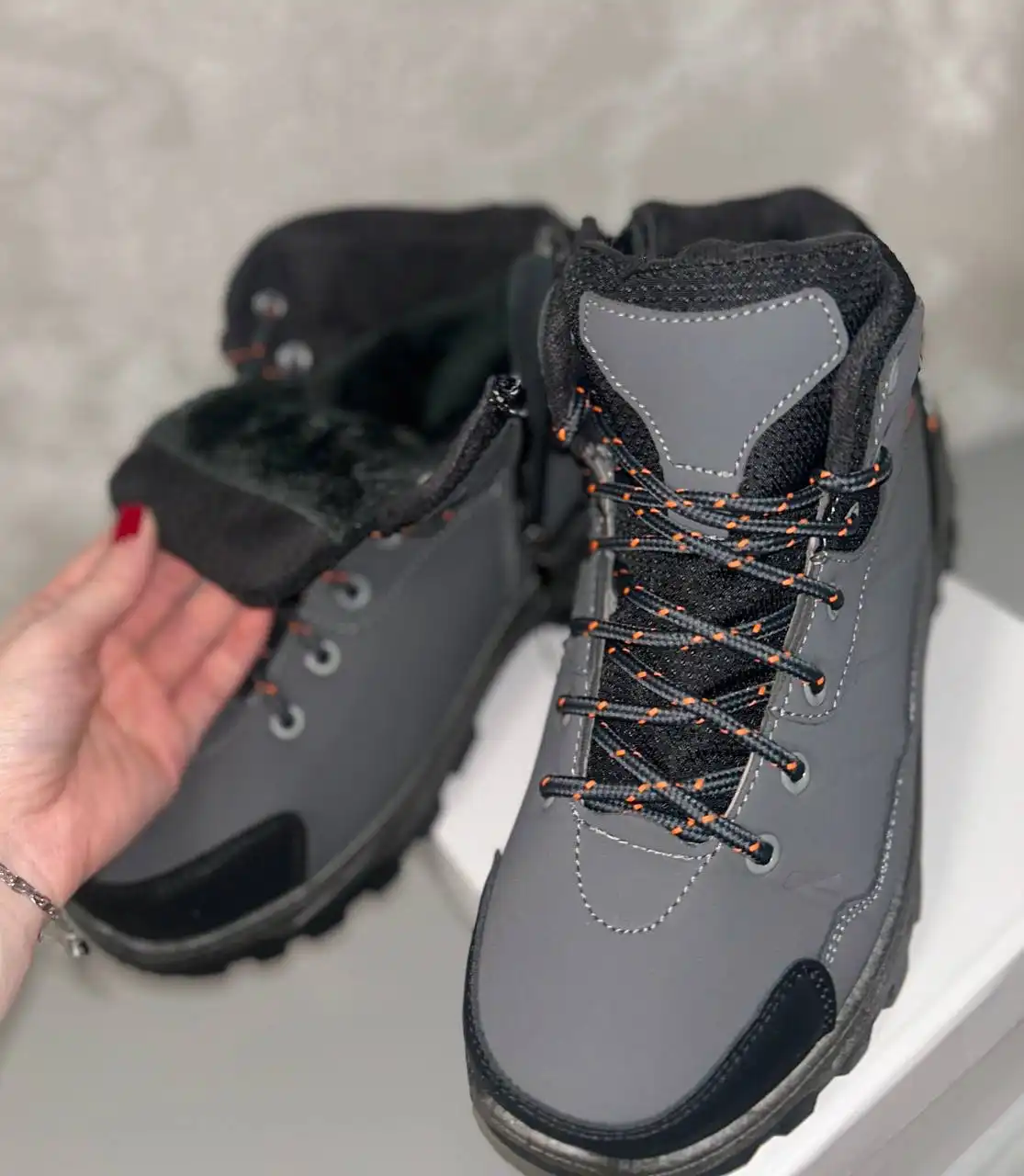 Продажа зимних кроссовок