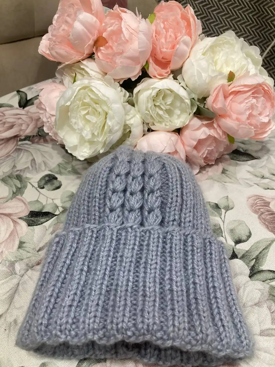 Шапки, манишки, снуды ручной работы в Сургуте