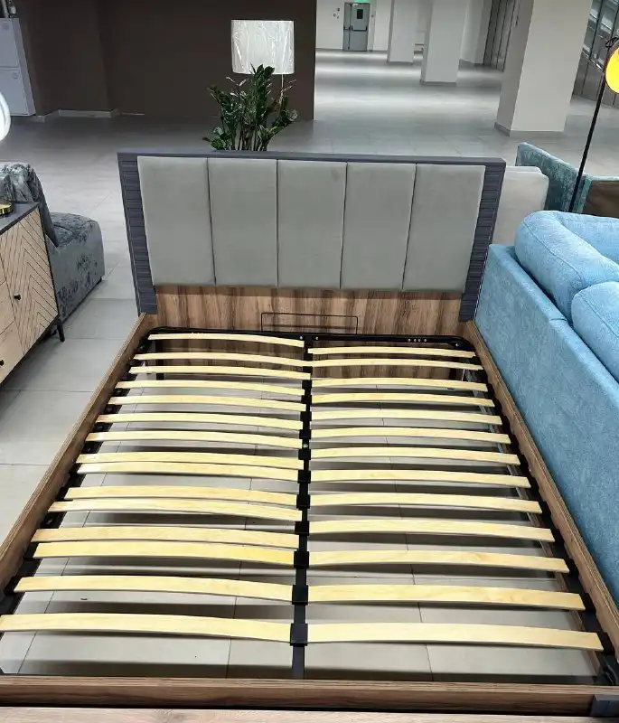 Продажа мебели: прихожая "Сольера" и кровать "Моника"