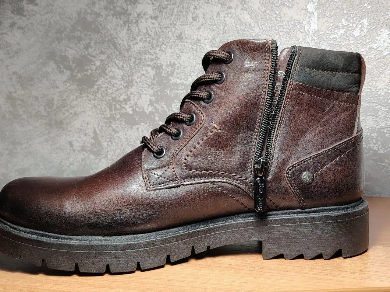 Продаются зимние кожаные ботинки