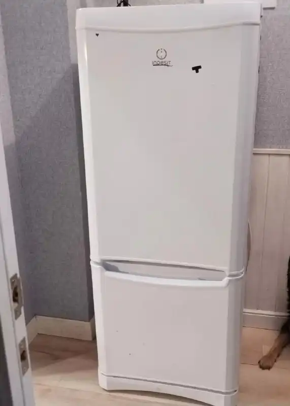 Холодильник 120 см в отличном состоянии