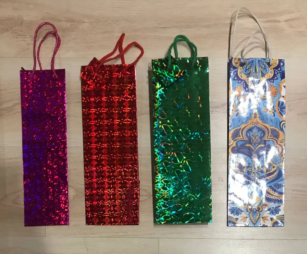 Продажа искусственных елок и новогодних пакетов