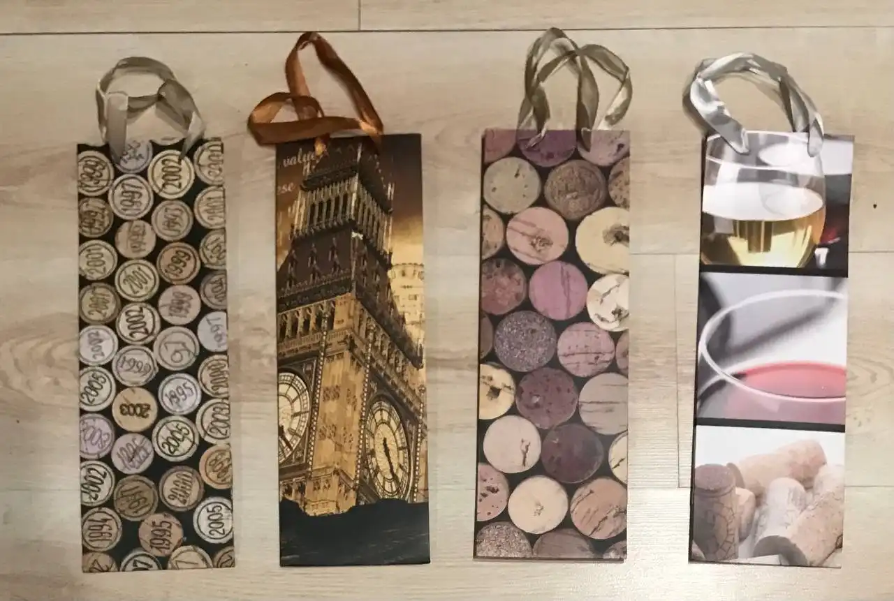 Продажа искусственных елок и новогодних пакетов