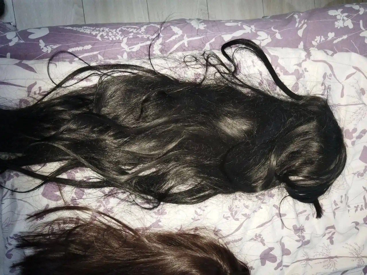 Парики с яркими оттенками в отличном состоянии