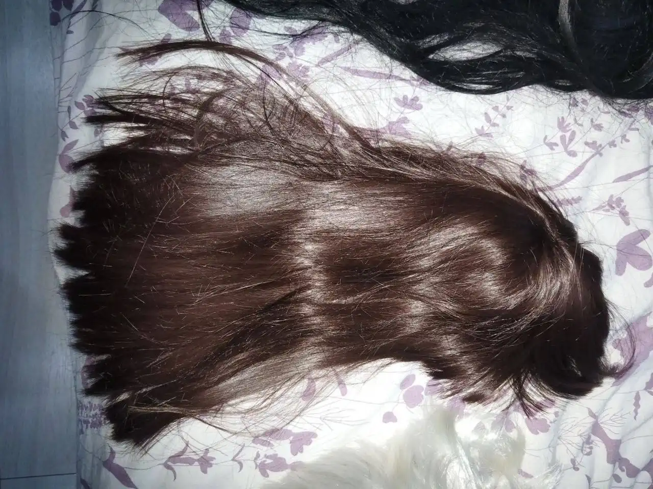 Парики с яркими оттенками в отличном состоянии