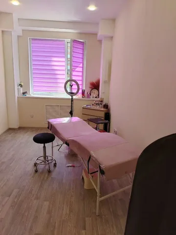 Предложение компаньона в кабинет 18 кв.м для мастеров красоты - Услуги в Сургут