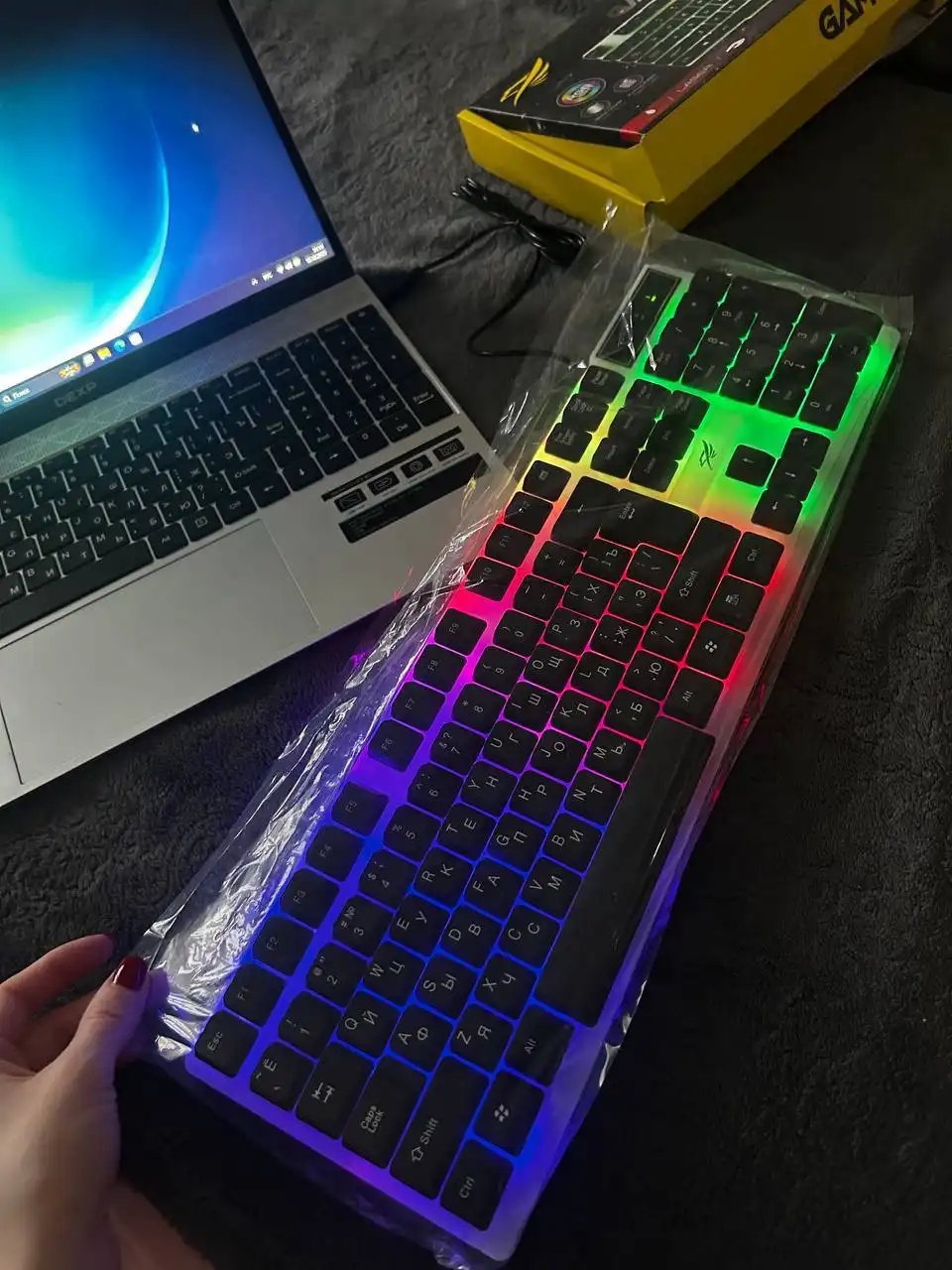 Игровая клавиатура K7300 с механизированными клавишами и радужной подсветкой