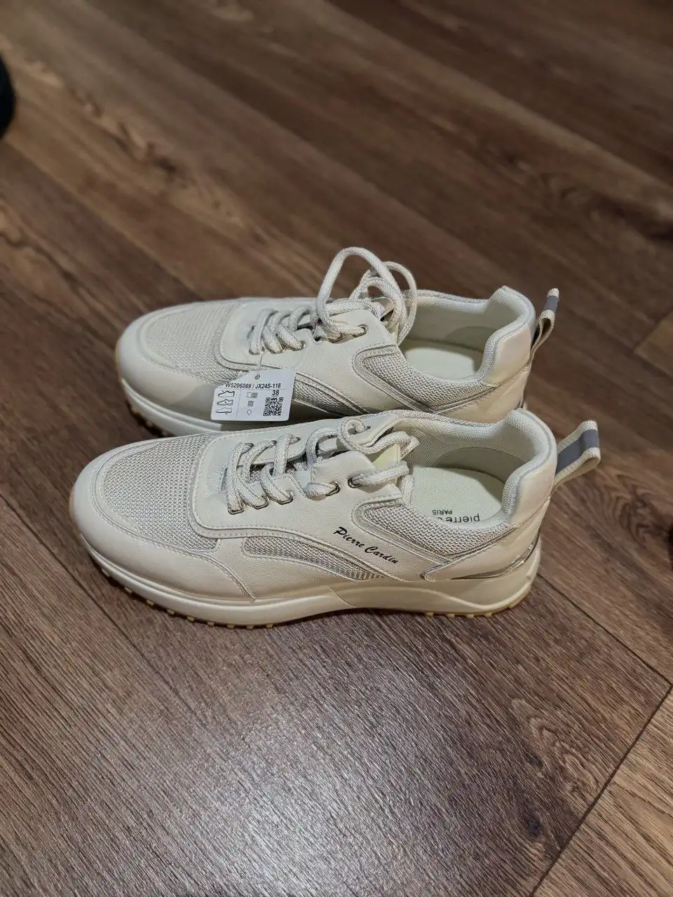 Продам новые кроссовки