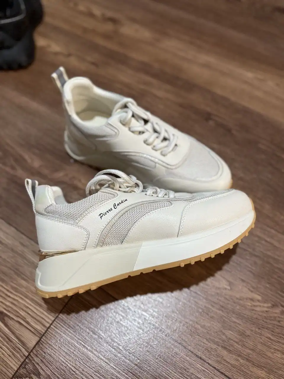 Новые кроссовки и угги