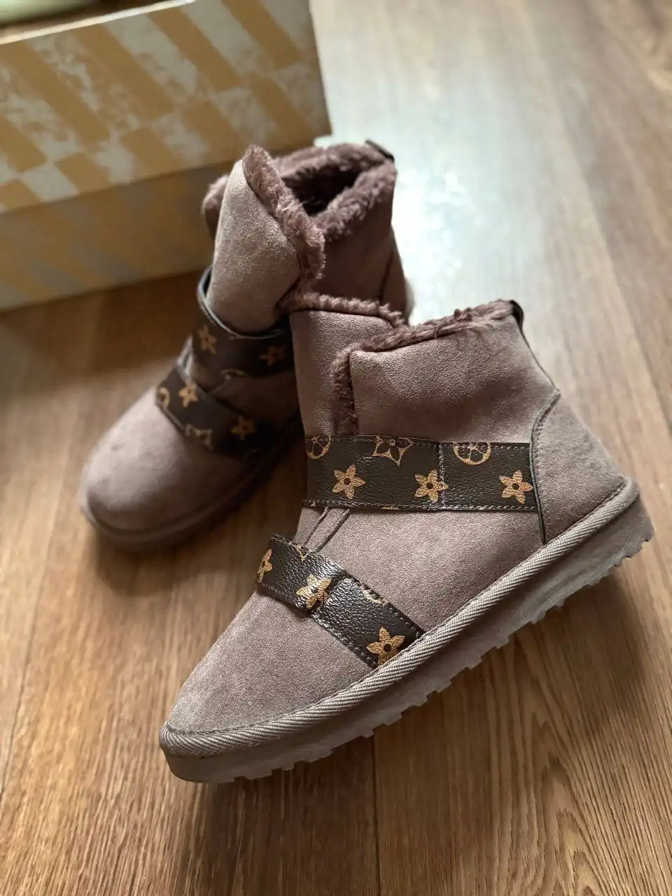 Новые кроссовки и угги