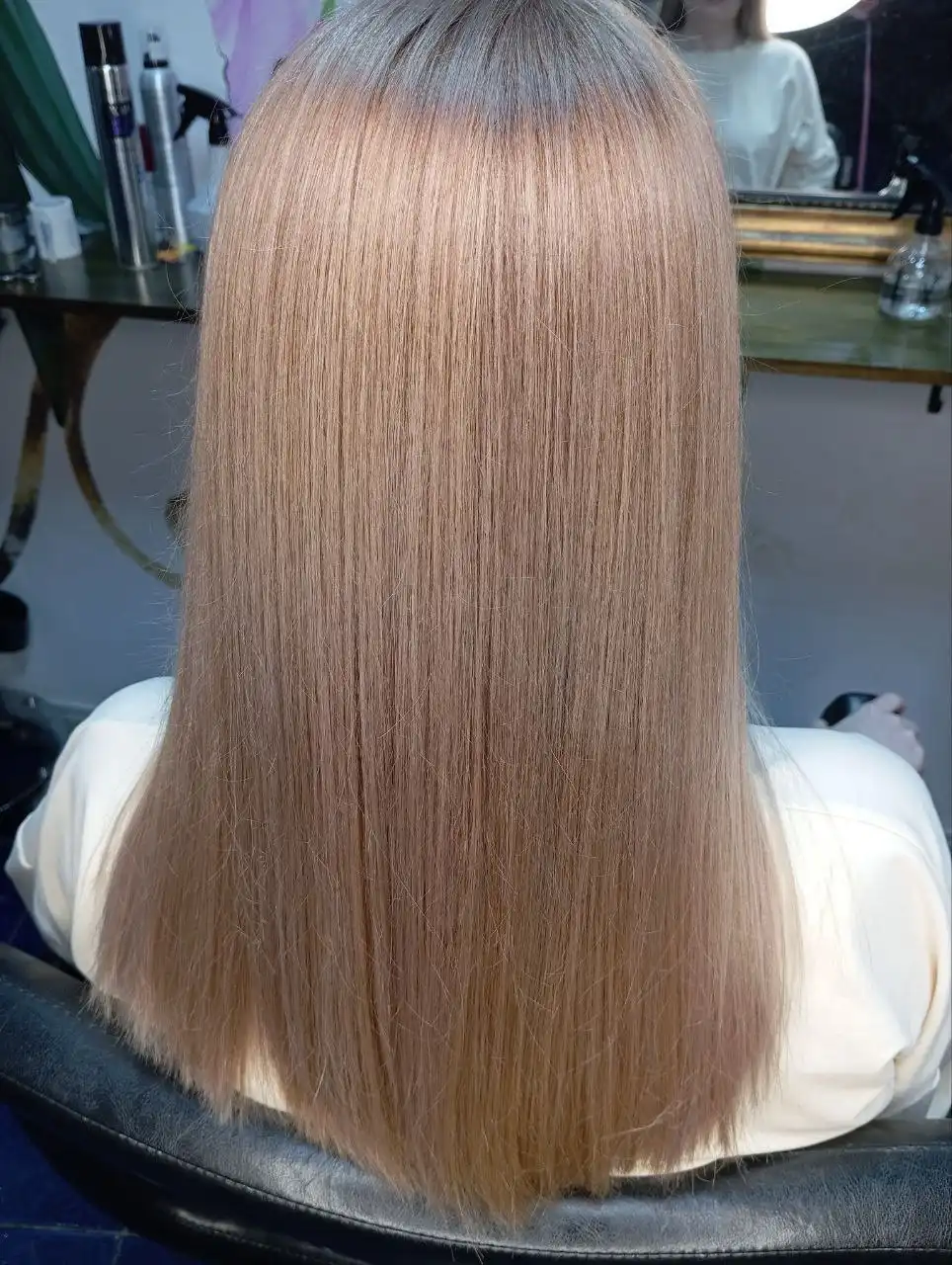 Услуги окрашивания волос и коррекции бровей