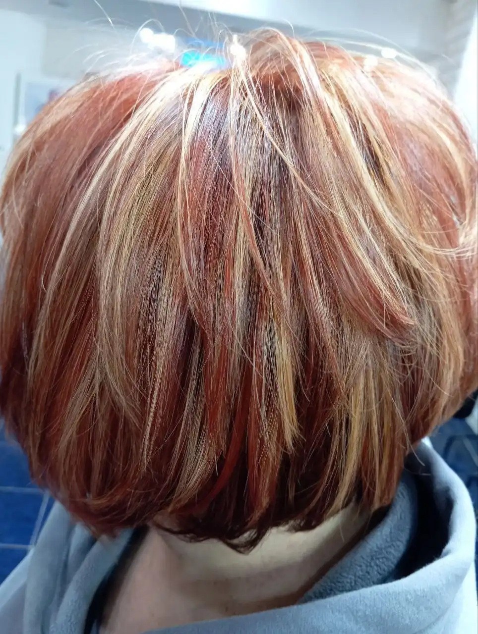 Услуги окрашивания волос и коррекции бровей