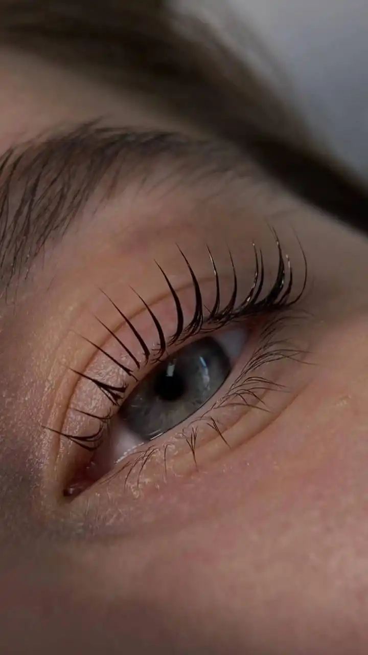 Услуги мастера Анны по оформлению бровей и ламинированию ресниц