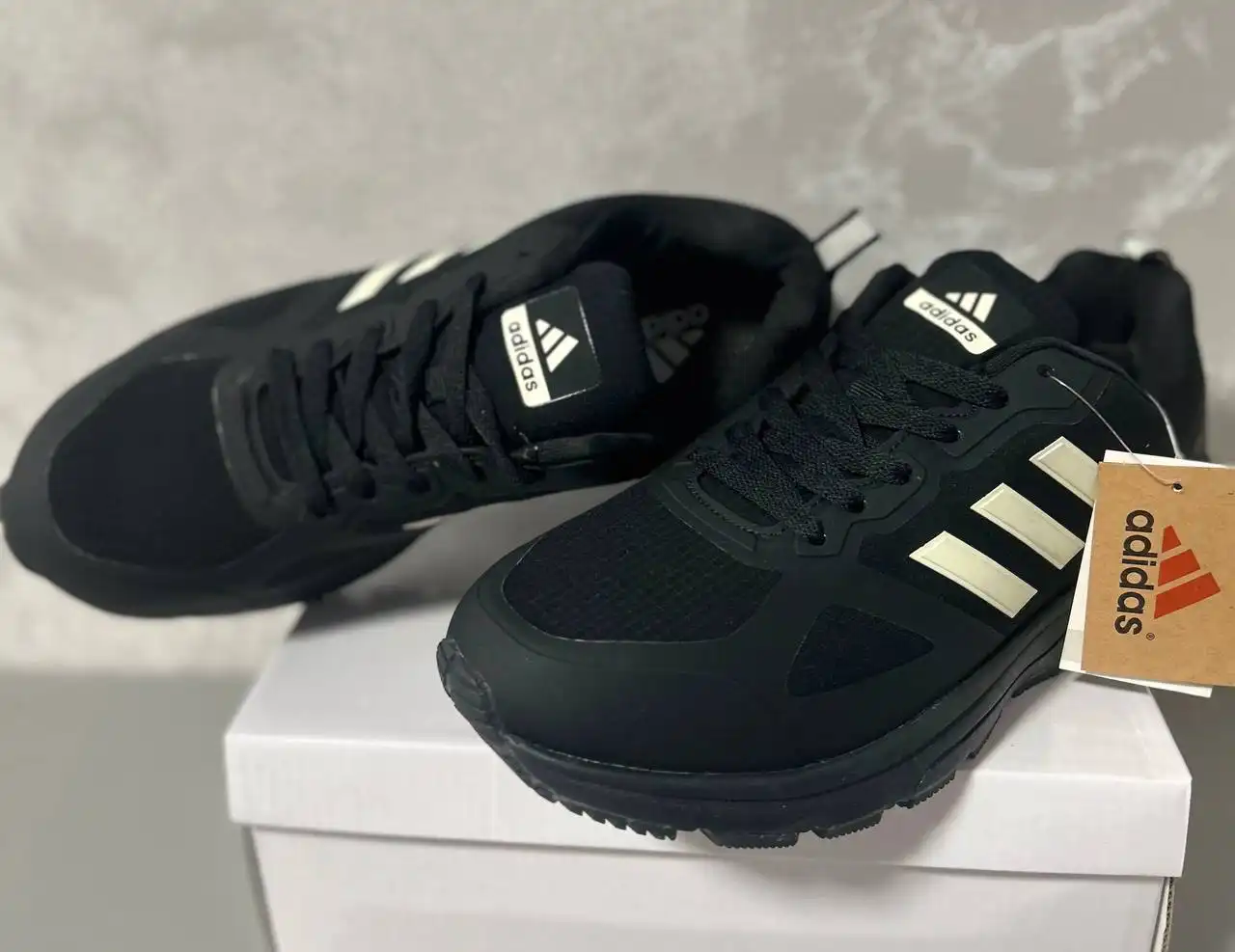 Продам зимние кроссовки Adidas - Обувь (Одежда) в Сургут