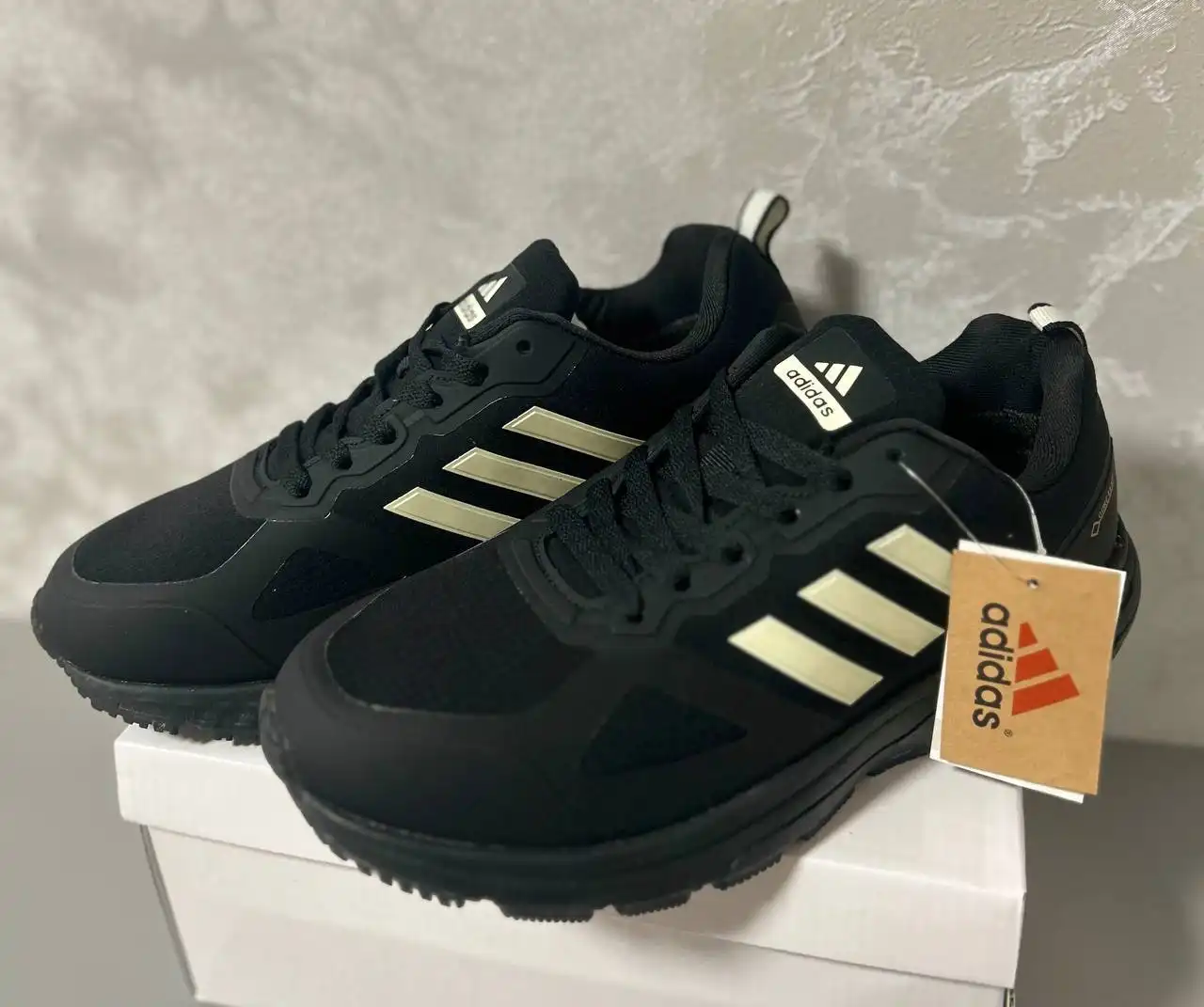 Продам зимние кроссовки Adidas - Обувь (Одежда) в Сургут