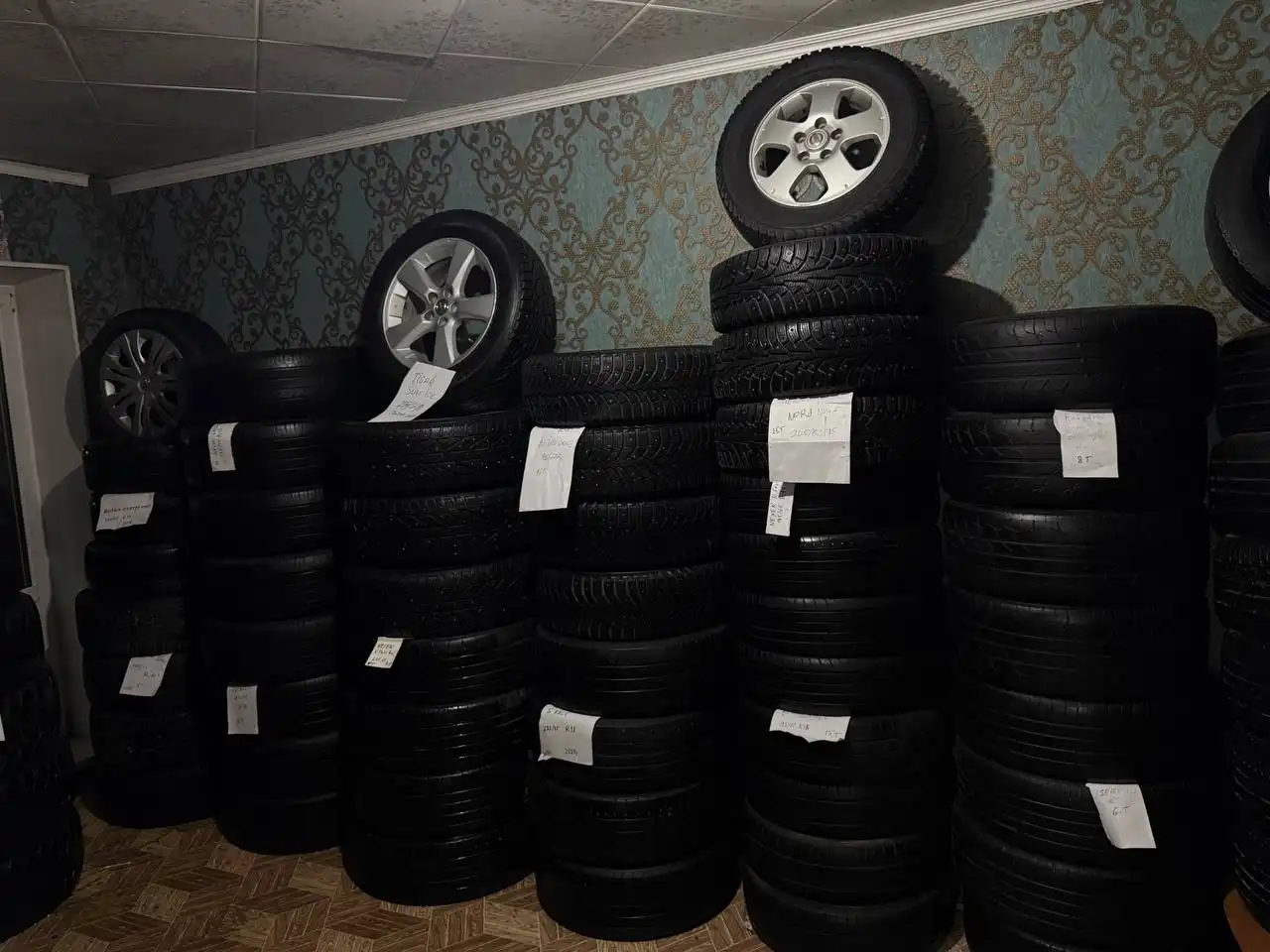 Ликвидация склада резины с пробегом - Шины и диски (Авто) в Сургут