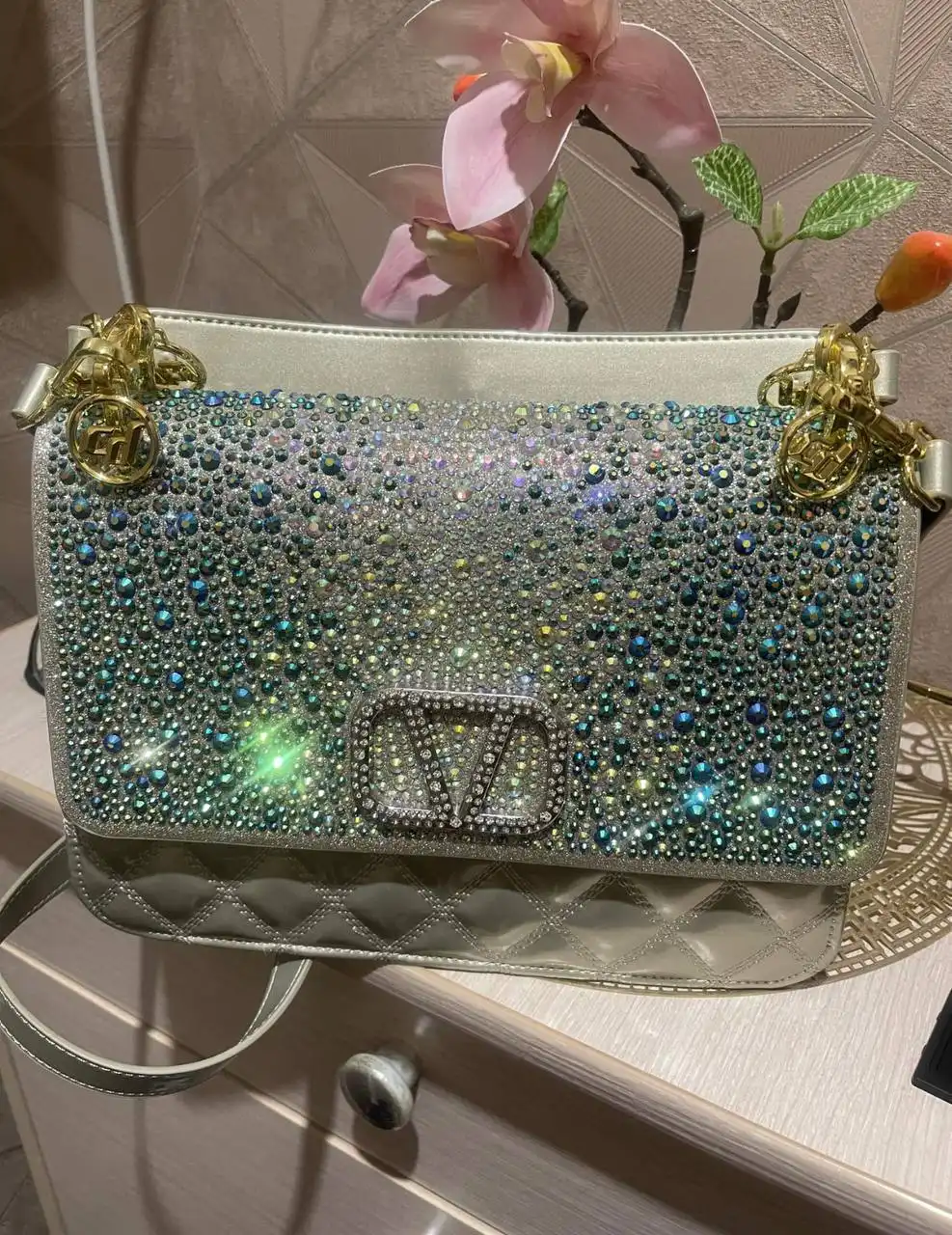 Продам новую фирменную сумку Валентино со стразами - Сумки и аксессуары (Одежда) в Сургут