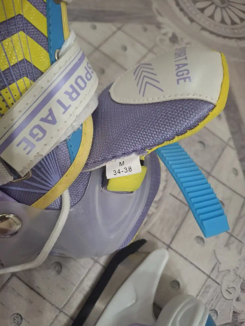 Продам коньки практически новые 34-38 размеры - Спорттовары (Хобби и отдых) в Сургут