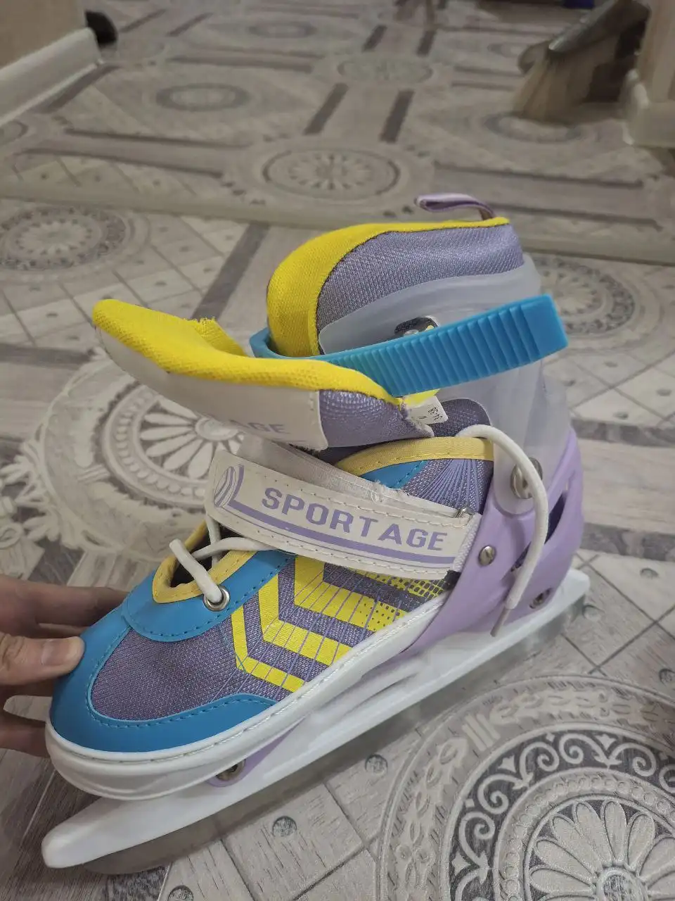 Продам коньки практически новые 34-38 размеры - Спорттовары (Хобби и отдых) в Сургут