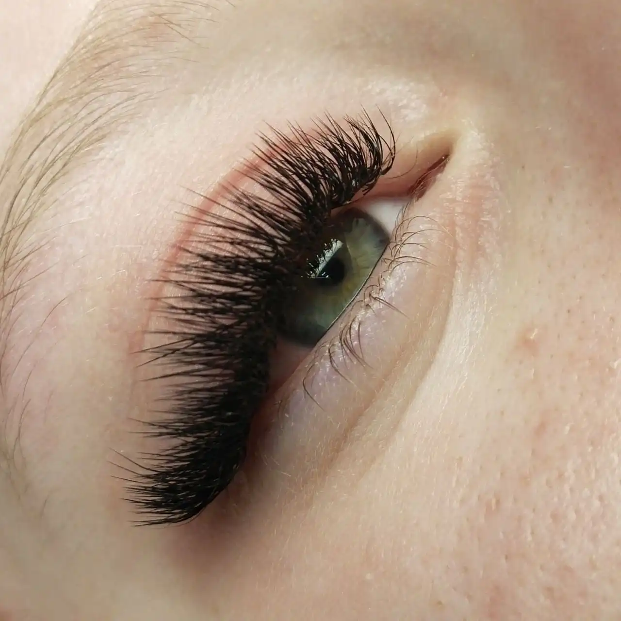 LED наращивание ресниц в салоне - Наращивание ресниц (Услуги) в Белый Яр