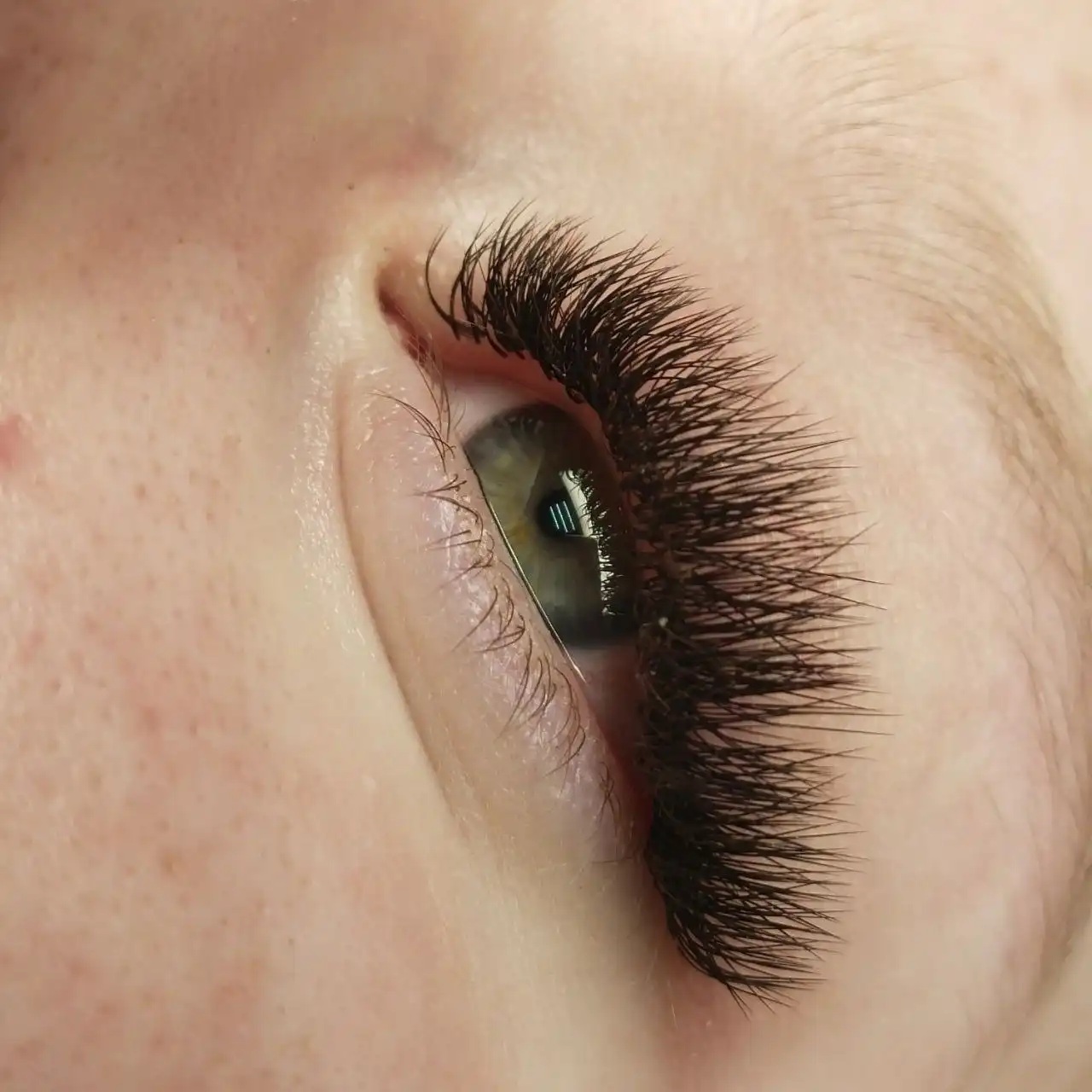 LED наращивание ресниц в салоне - Наращивание ресниц (Услуги) в Белый Яр