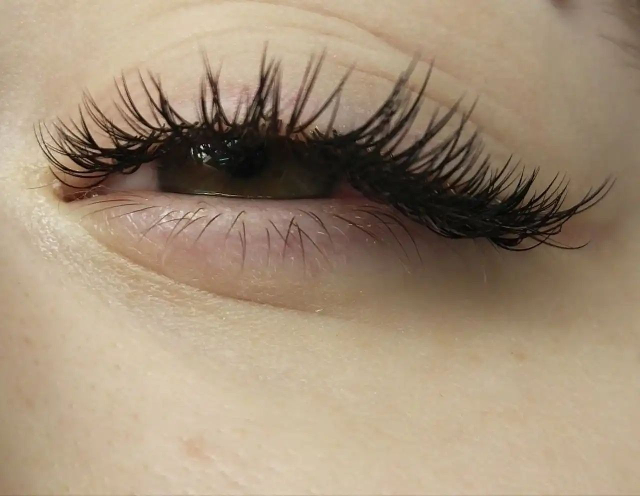 LED наращивание ресниц в салоне - Наращивание ресниц (Услуги) в Белый Яр