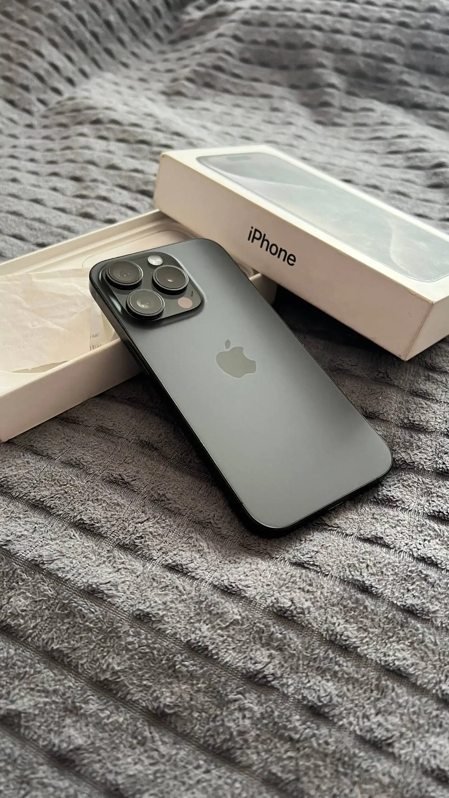 Продам iPhone 15 Pro 128GB черный титан - Смартфоны (Электроника) в Сургут