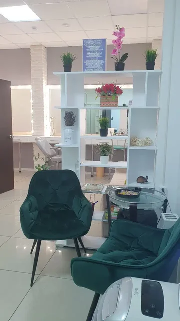 Сдается рабочее место для специалистов красоты - Вакансии в Сургут