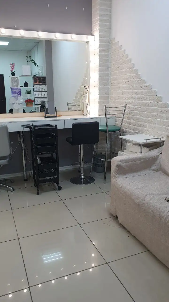 Сдается рабочее место для специалистов красоты - Аренда рабочего места (Услуги) в Сургут