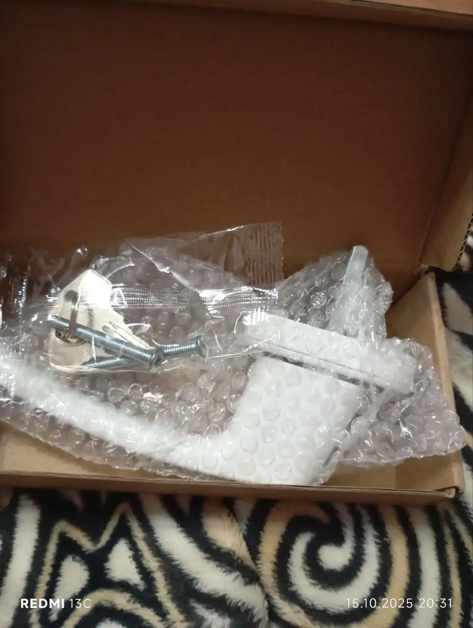 Продажа оконных ручек с замком для безопасности дома - Безопасность и защита (Для дома и дачи) в Сургут