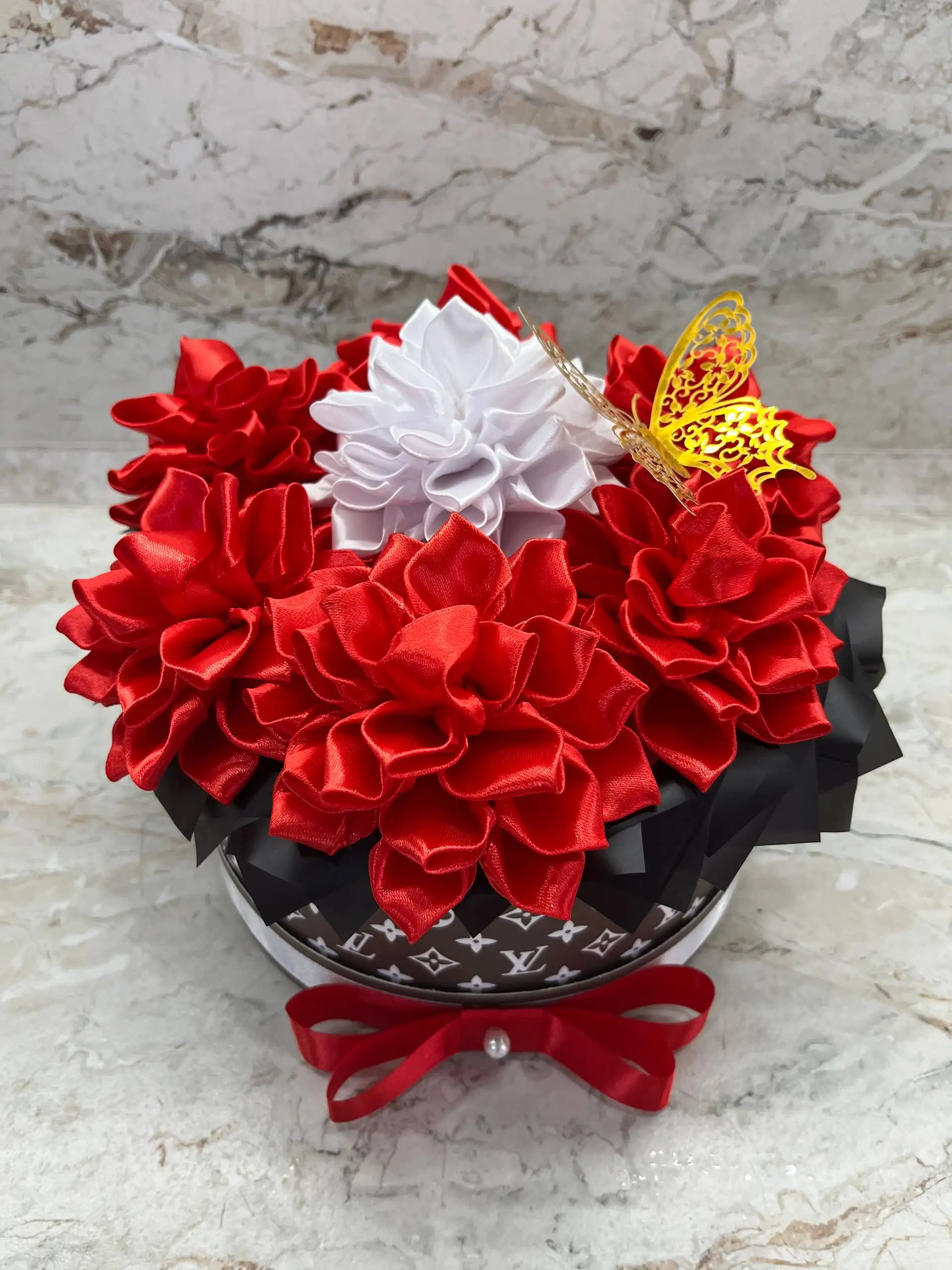 Букеты из атласных лент ручной работы на День влюбленных - Рукоделие (Хобби и отдых) в Сургут