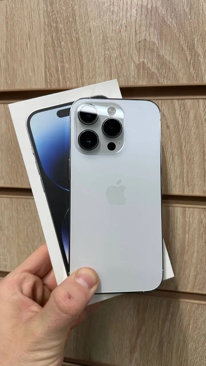 IPhone 14 Pro 256GB серебристый - Смартфоны (Электроника) в Сургут