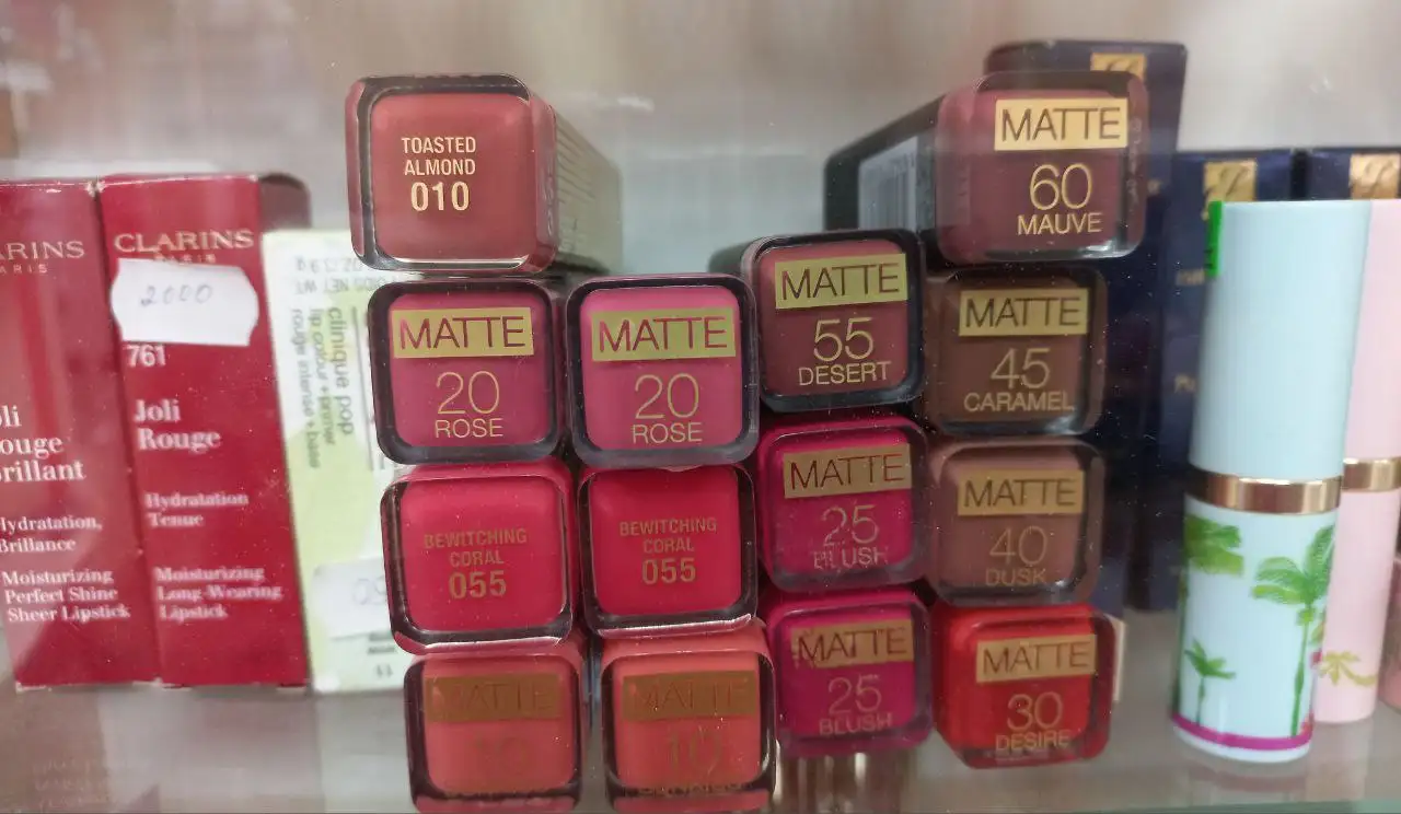 Помады, тени, пудры, тона и румяна для лица - Косметика (Красота и здоровье) в Сургут