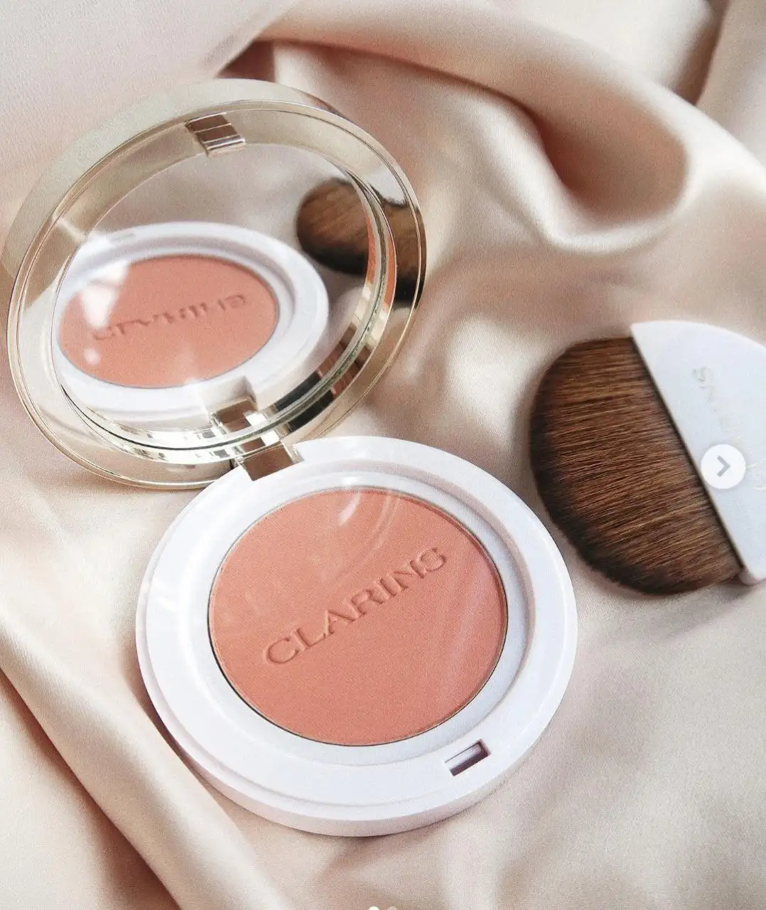 Помады, тени, пудры, тона и румяна для лица - Косметика (Красота и здоровье) в Сургут