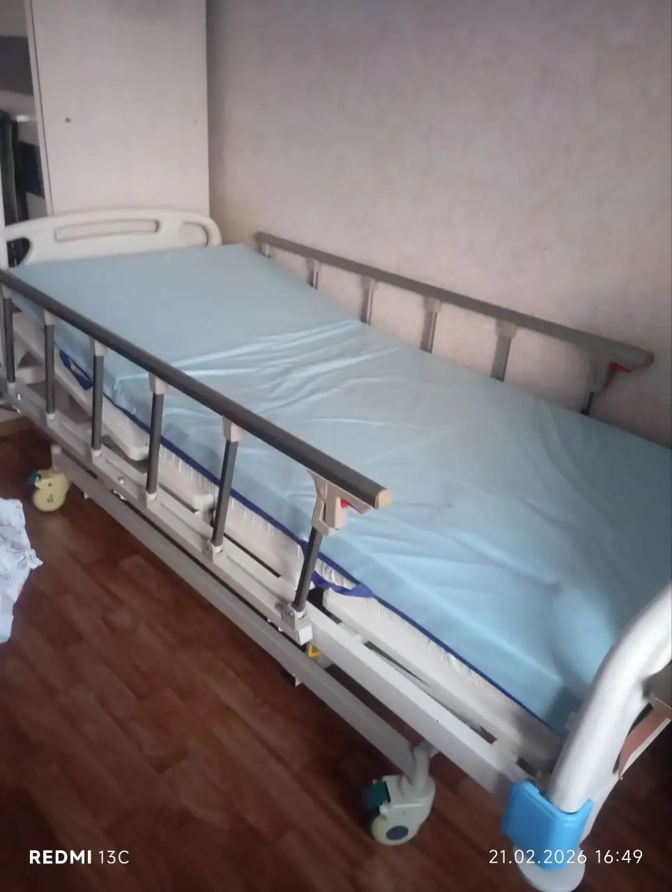 Продам медицинскую ортопедическую кровать с матрасом - Медицинское оборудование (Для дома и дачи) в Сургут